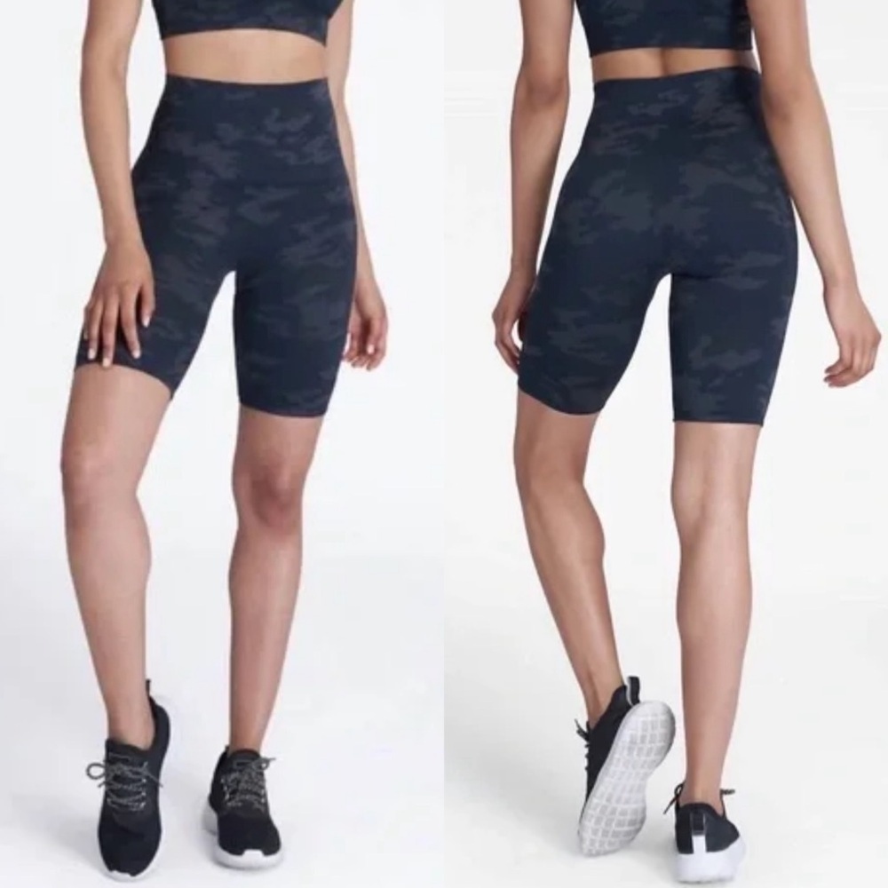 Spanx Look At Me Now Seamless High Rise Camo Biker Shorts Green/Black